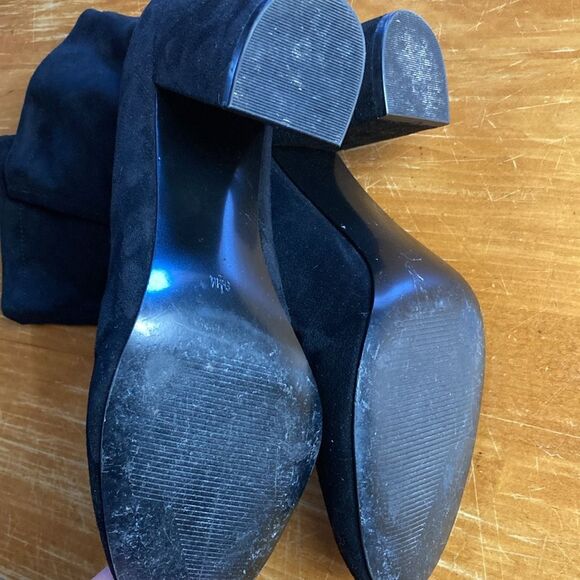 Guess black suede back gold zipper booties size 9.5 - Picture 4 of 9